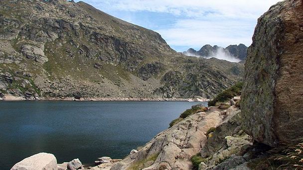 Жуклар – крупнейшее озеро государства Андорра